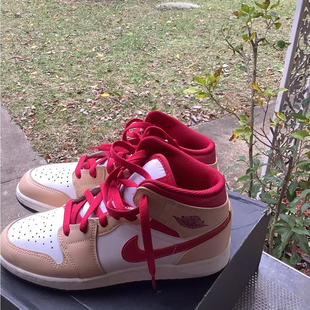 Red cream white Jordan 1 - Picture 6 of 6